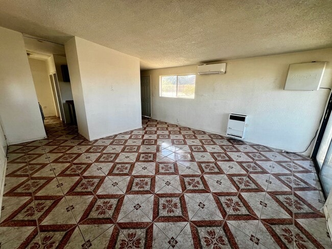 Building Photo - 2 Bedroom 1 Bath - Clean and Close To 29 Palms Marine Base