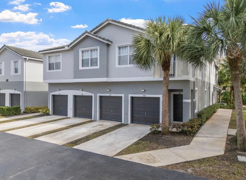 Building Photo - 3105 Grandiflora Dr
