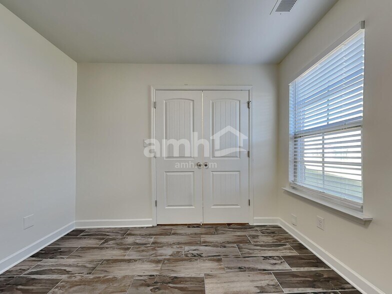 Building Photo - 2653 Molly Ln