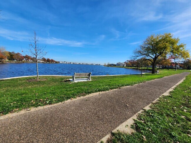 Building Photo - 815 E Curtis Ave