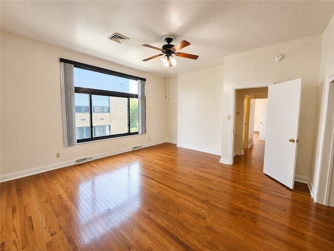 Building Photo - 735 N Highland Ave