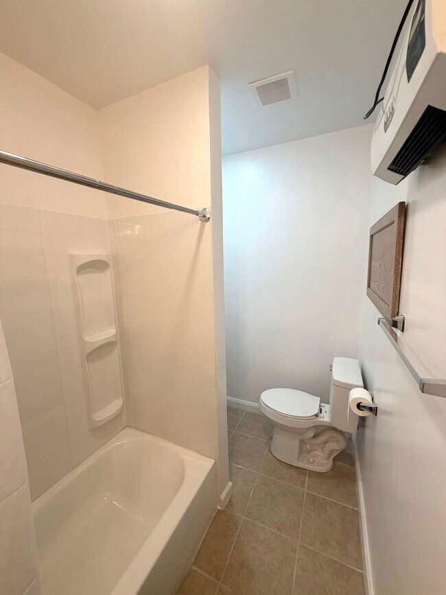 Building Photo - 839 E Orange St