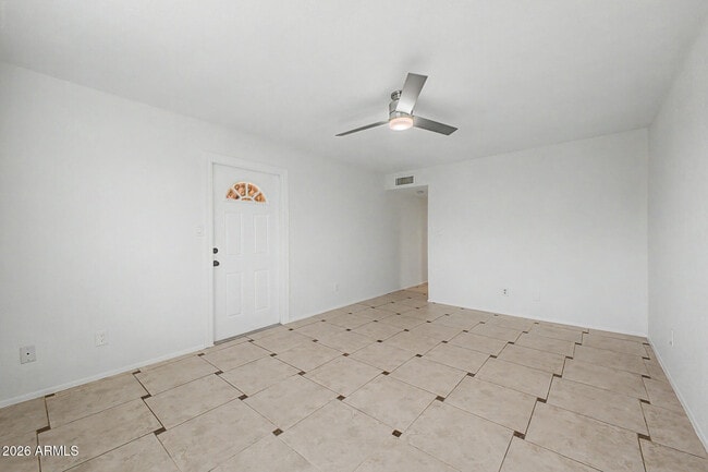 Building Photo - 2225 E Catalina Dr