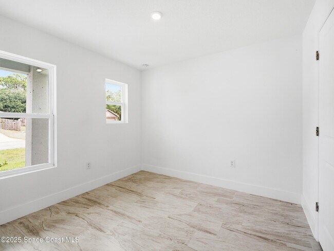 Building Photo - 1332 Giddings St