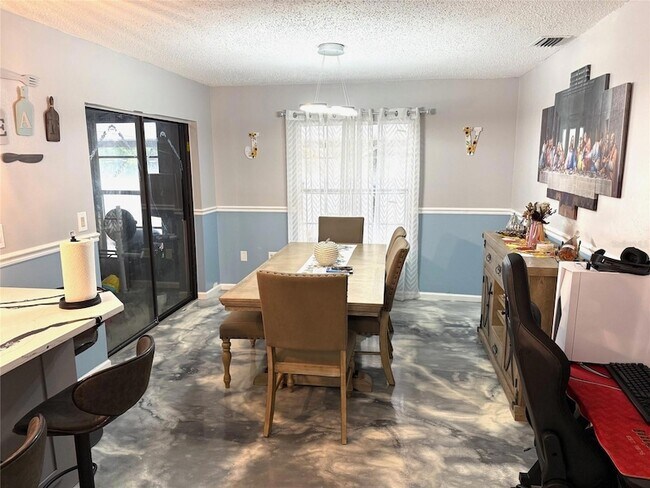 Building Photo - 2122 Winningway St