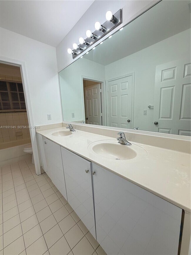 Building Photo - 1415 NW 34th Way