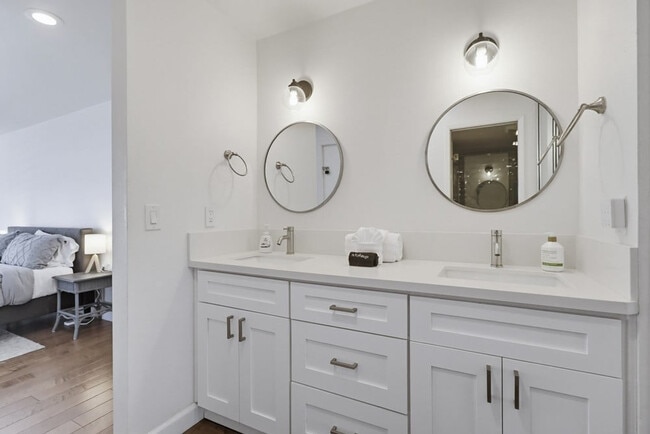 Building Photo - 521 S Sierra Ave