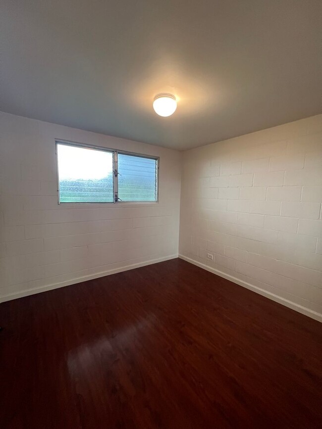 Building Photo - 2 bedroom, 1 bath, 1 parking in Makiki!