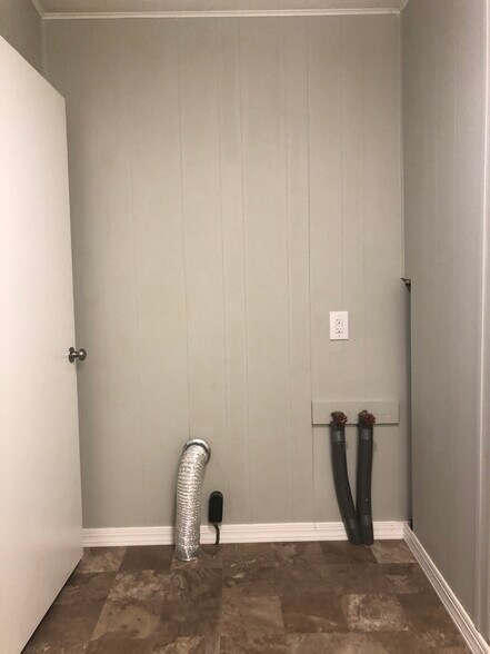 Washer/Dryer Hookups - 208 cagle rd