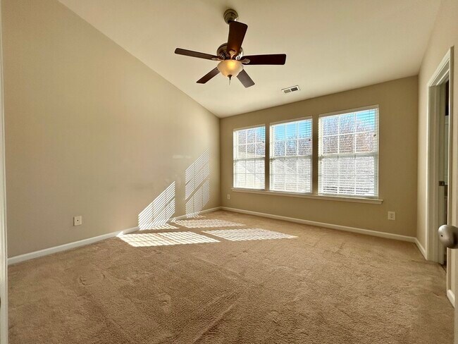 Building Photo - 1121 Drummond Ln