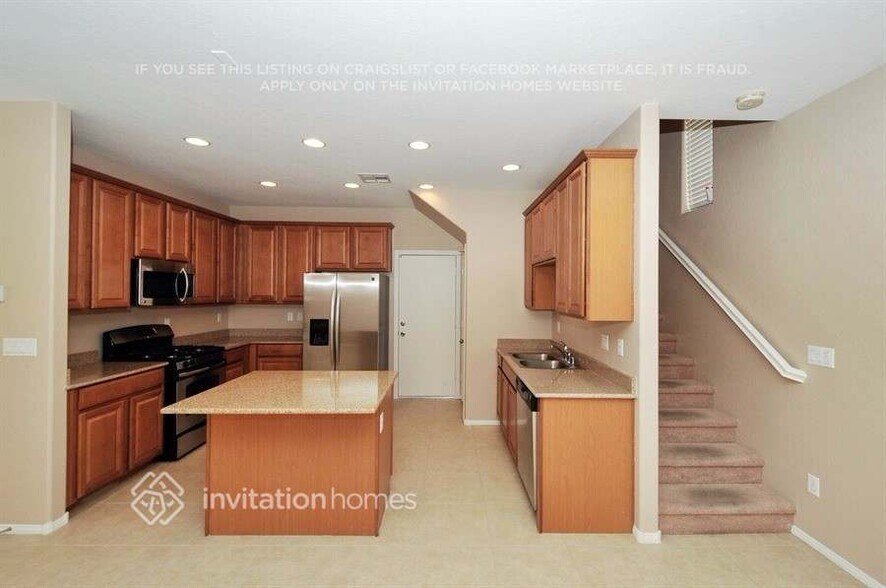 Building Photo - 687 Calamus Palm Pl
