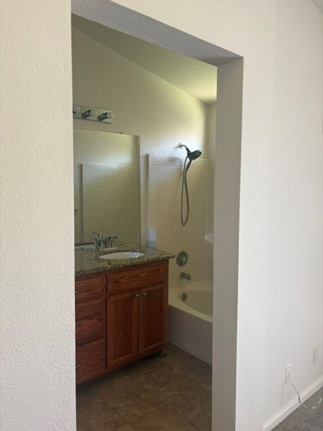 Building Photo - 4 Bedroom/2 Bath Home in the Northwest - $2395 Per Month!