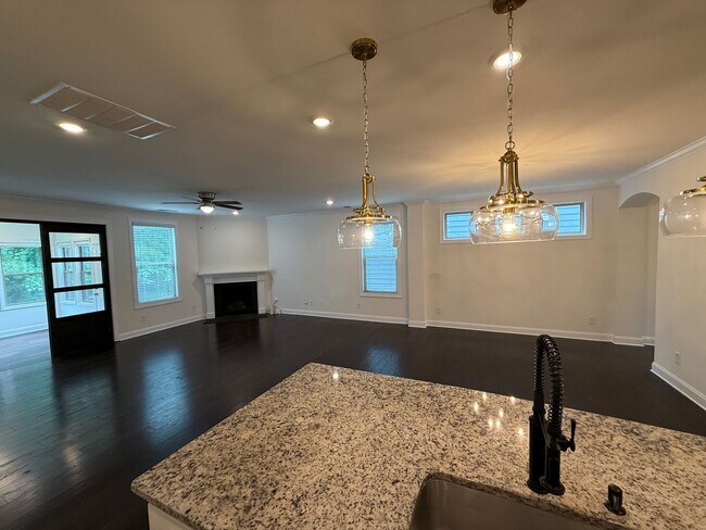Building Photo - Ballantyne Home in great Location With Sun...