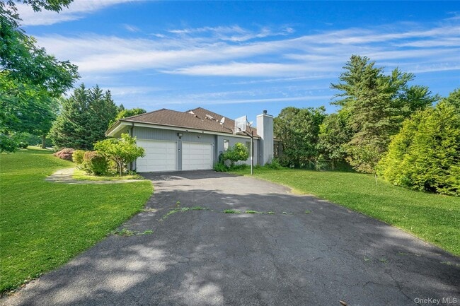 Building Photo - 2 Meadowwood Ln