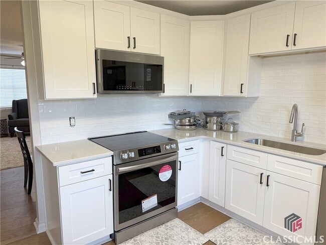 Building Photo - 100 Woodstone Dr