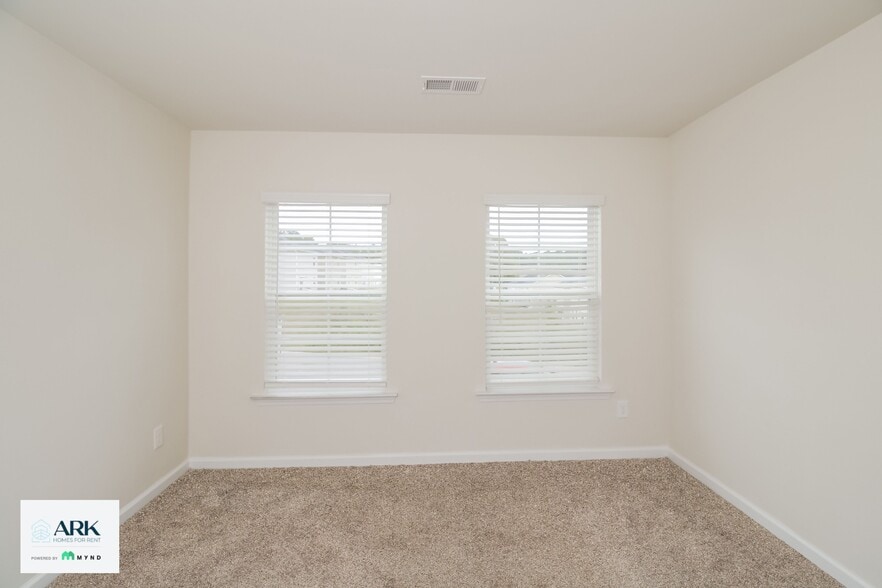 Building Photo - 209 Merry Oak Ln
