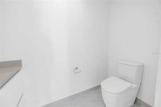 Building Photo - 400 Central Ave