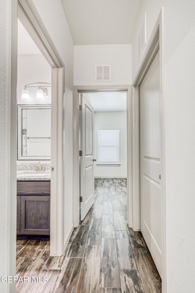 Building Photo - 6557 Toivoa Pl