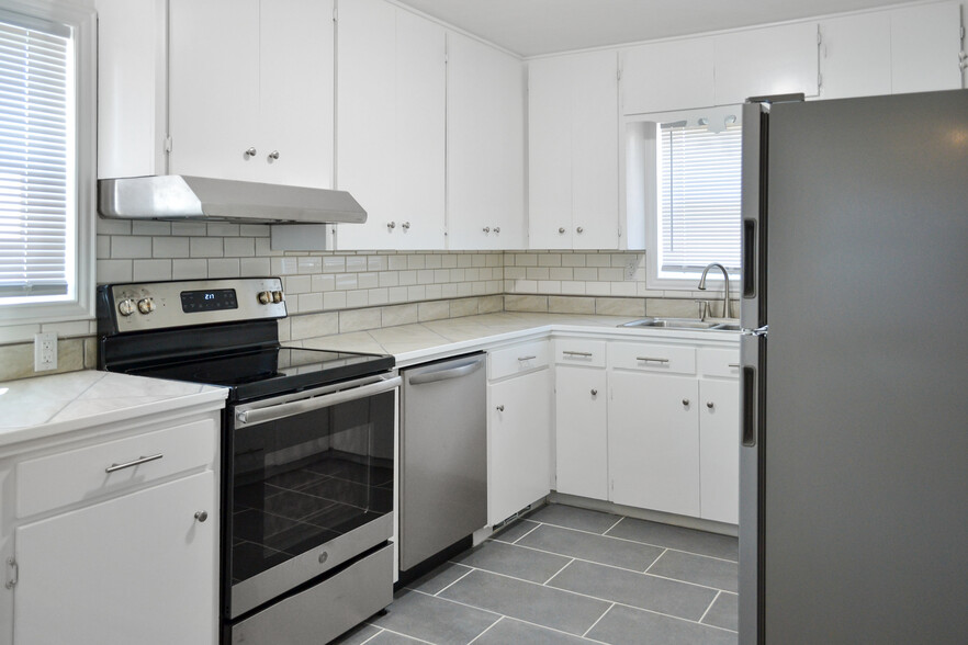 Building Photo - 1007 Bawcom St