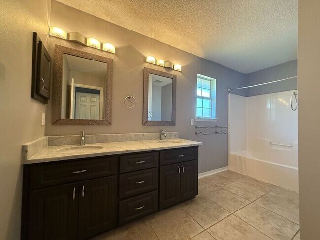 Building Photo - Gulf Breeze - Grand Ridge - 4 bedroom, 2.5...