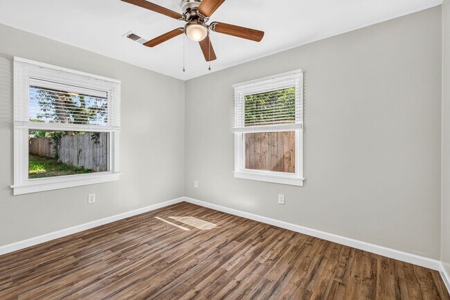 Building Photo - Move-In Ready Home in Hanahan