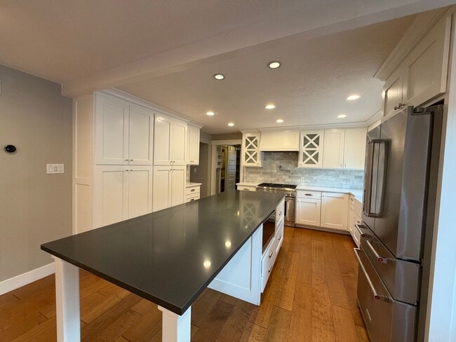 Building Photo - SPACIOUS PROPERTY DOWNTOWN FOR RENT!