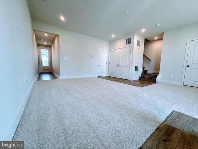 Building Photo - 122 Galaxy Pl