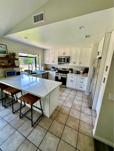 Building Photo - 921 Hackamore St