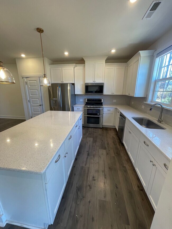 Building Photo - Charming 4 Bedroom Home Located In Cary