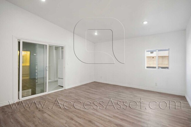 Building Photo - Spacious 3-Bedroom Torrance Home with Private Yard & Modern Interior