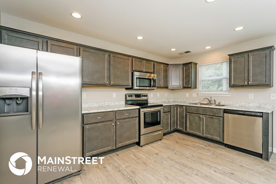 Building Photo - 1961 Drummond Dr