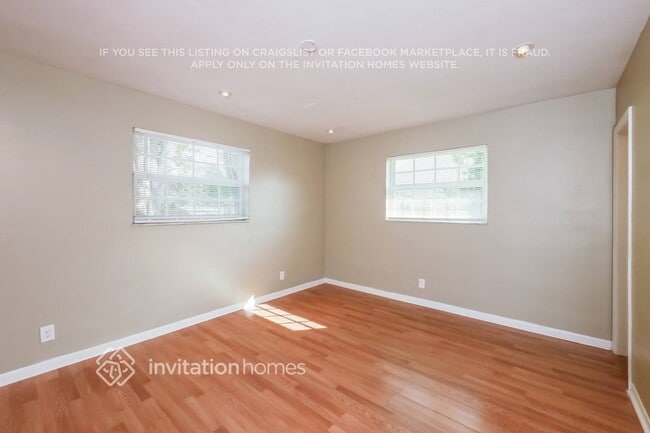 Building Photo - 5430 SW 21st St