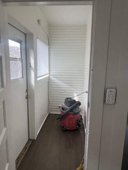 Building Photo - 640 W 16th St