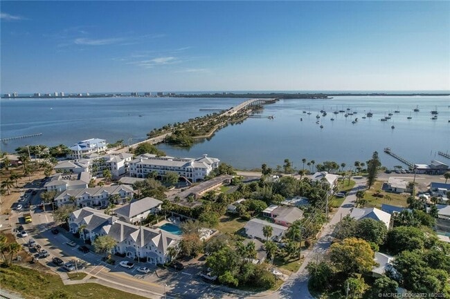 Building Photo - 3651 NE Pineapple Ave