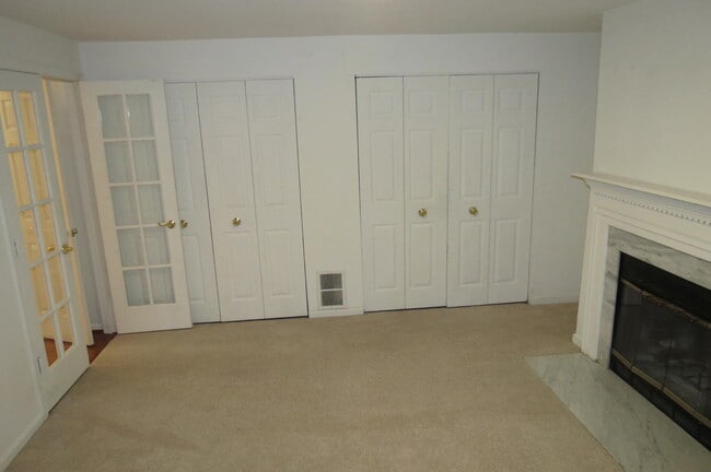 Building Photo - 2208 Wimbledon Cir