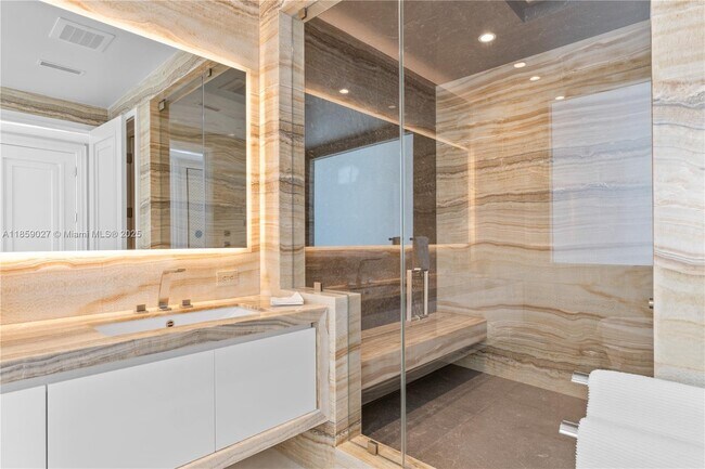 Building Photo - 17901 Collins Ave