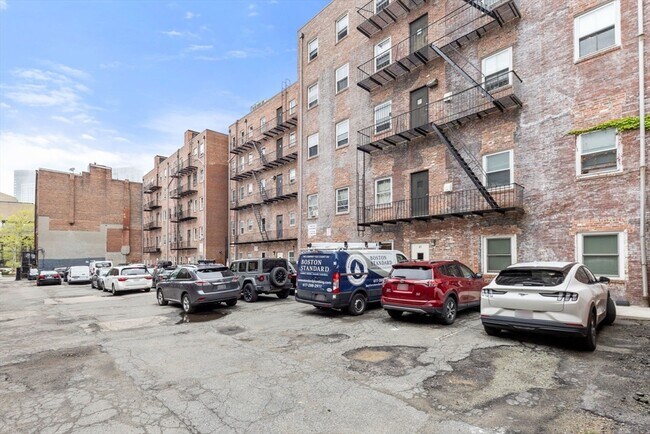 Building Photo - 27 Bowdoin St