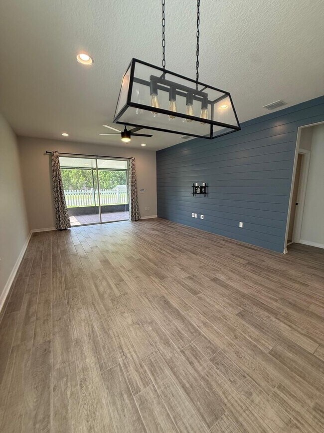Building Photo - 3 BEDROOM, 2 BATHOOM IN DEANS XING/LITTLE ECON