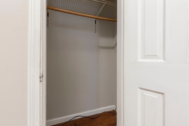 Building Photo - 726-728 W Saint Catherine Street