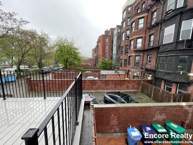 Building Photo - 482 Beacon St