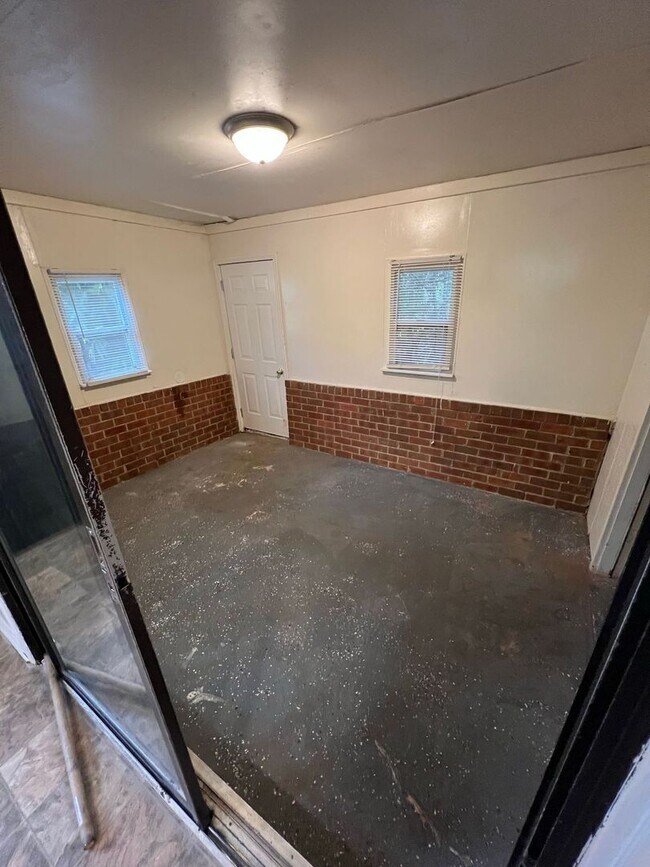Building Photo - 413-415 Lexington Drive
