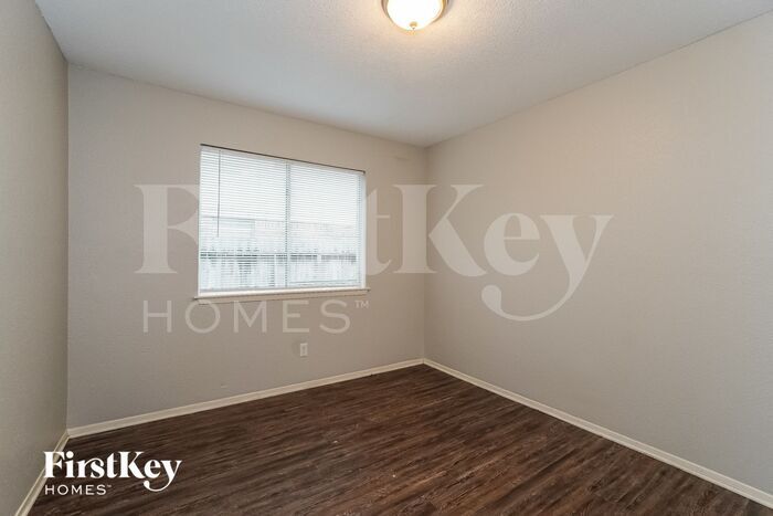 Building Photo - 6914 Leandra Dr