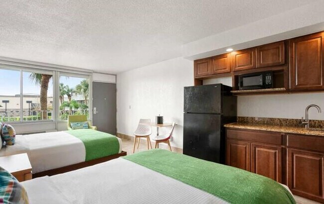 Primary Photo - 1500 N Thacker Ave