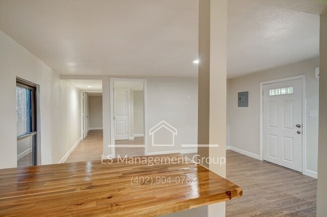Building Photo - 609 Taft Blvd