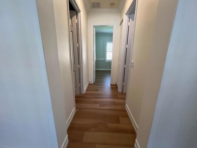 Building Photo - 104 NW Pleasant Grove Way