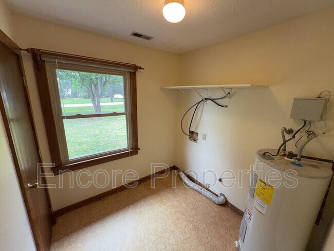 Building Photo - 1125 Bermuda Run