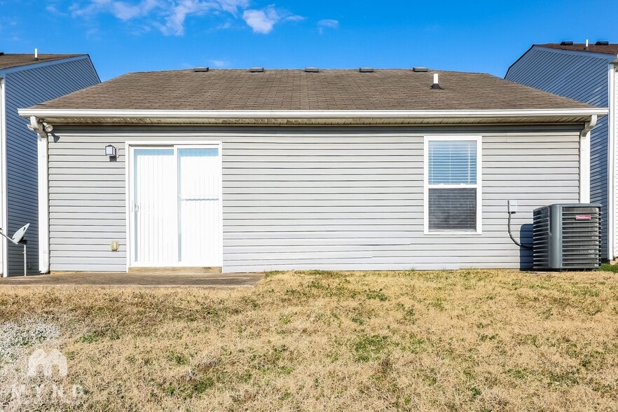 Building Photo - 2827 Creekbend Dr