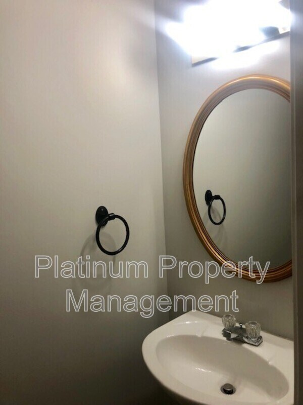 Building Photo - 740 Trellis Pond Ct
