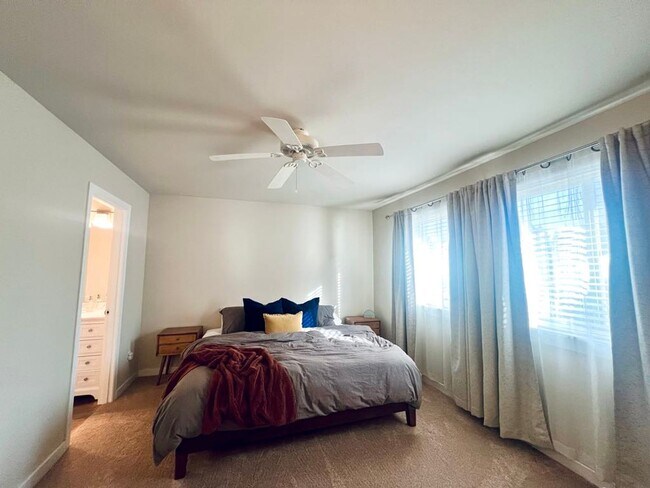 Building Photo - West Olympia Spacious Home in Woodbury Cro...