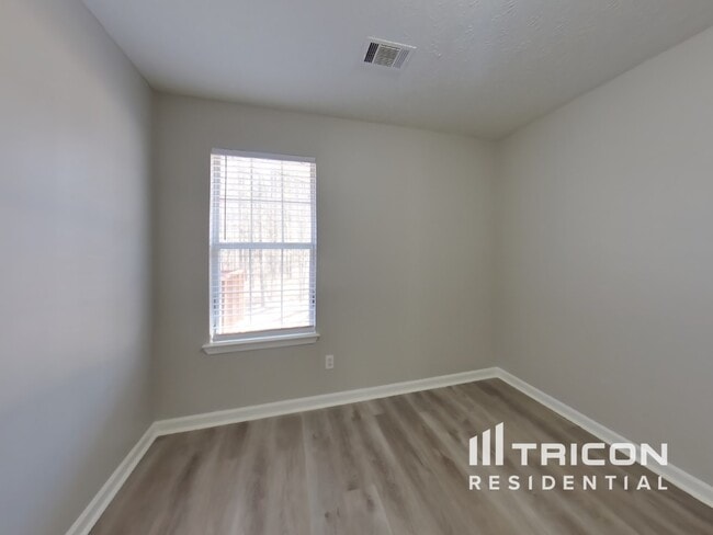 Building Photo - 65 Applewood Cir